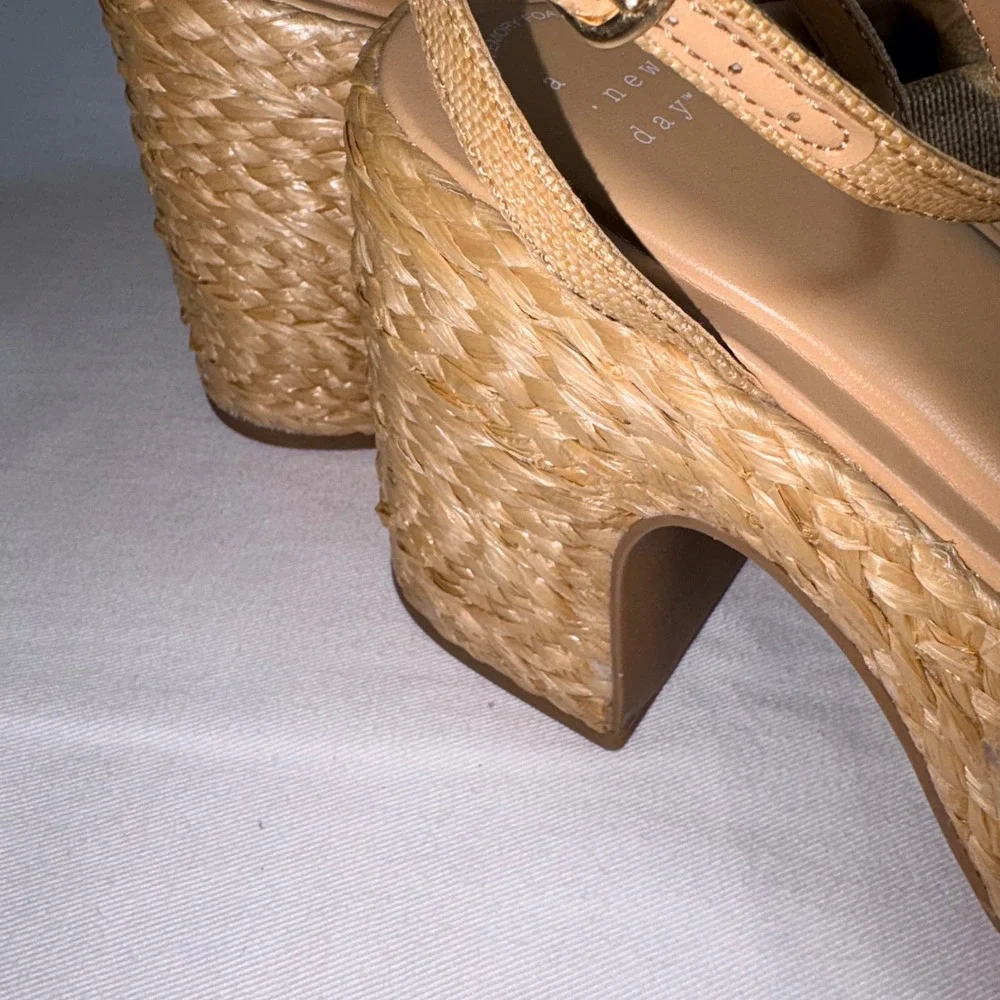 A New Day Platform Sandals 11 Tan New Woven Straw Knotted Block Heel Espadrille
